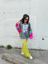 Load image into Gallery viewer, PARTY SKELETON SWEATSHIRT ON PEPPER