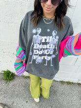 Load image into Gallery viewer, PARTY SKELETON SWEATSHIRT ON PEPPER
