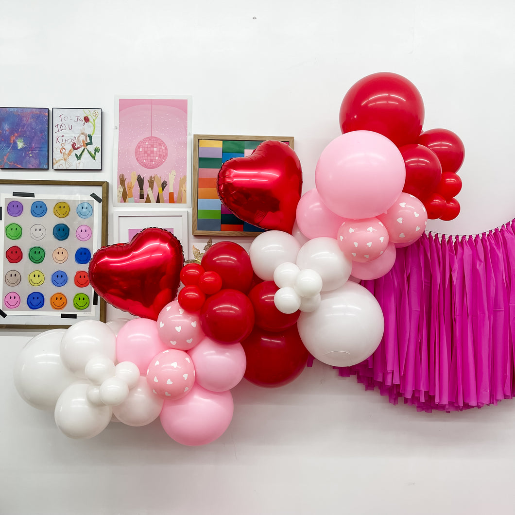 XOXO balloon garland kit